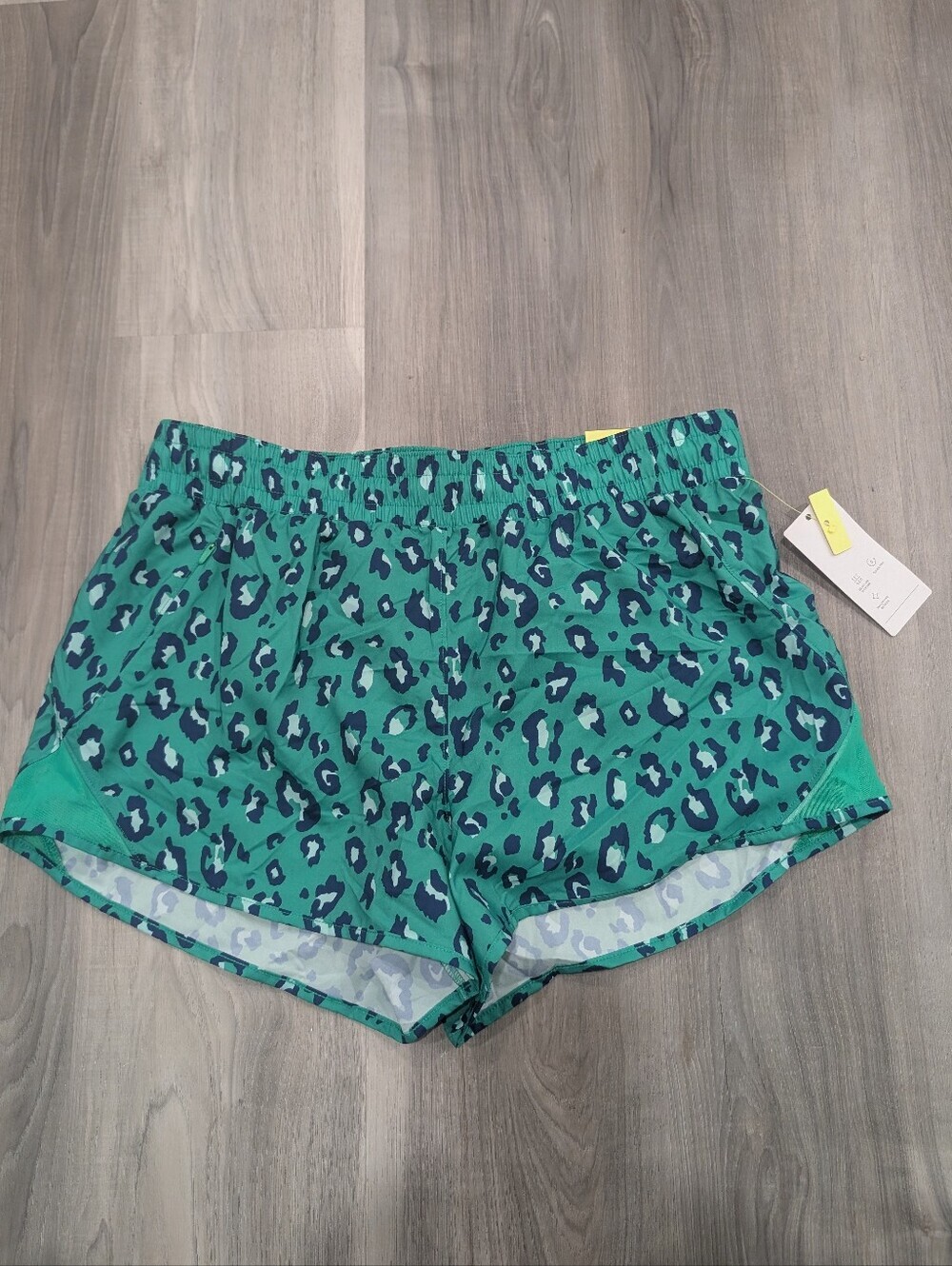 All in Motion | Mid-Rise Run Shorts In Green Leopard